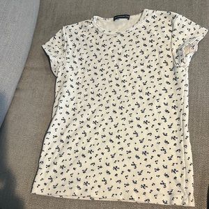 BRANDY MELVILLE FLOWERED SHORT SLEEVE SHIRT
